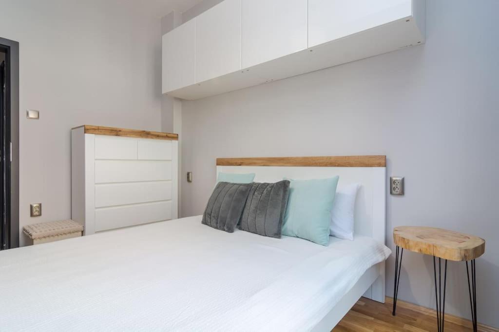 Modern Design 1 Bdrm, 4 Guests, Top Cente, Near Parliament, Self Check-In Sofia Esterno foto