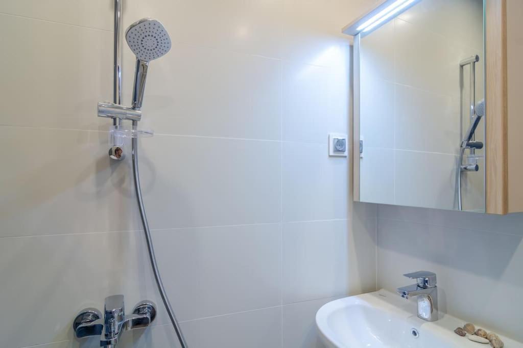 Modern Design 1 Bdrm, 4 Guests, Top Cente, Near Parliament, Self Check-In Sofia Esterno foto