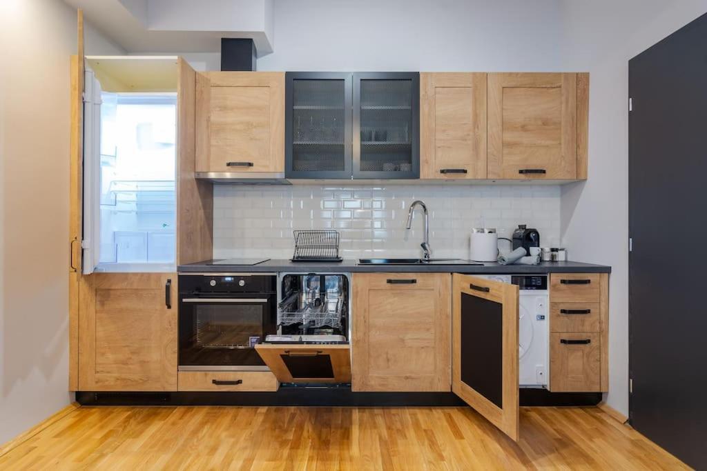 Modern Design 1 Bdrm, 4 Guests, Top Cente, Near Parliament, Self Check-In Sofia Esterno foto
